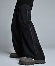 ADRER（アドラー）の「line track wide slacks / ライントラックワイドスラックス（その他パンツ）」
