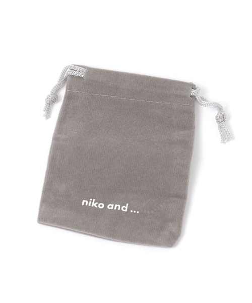 niko and...(ニコアンド)の「シルバーハートフックピアス(ピアス(両耳用)・レディース・ライトグレー・0)」の4枚目の写真
