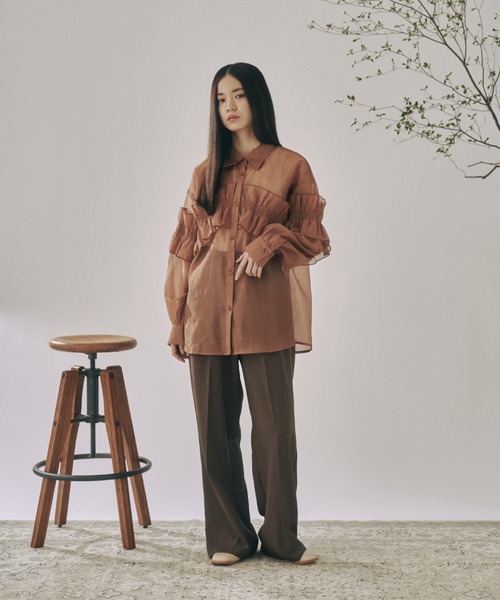 moi tytto(モイテュット)の「シアーフリルシャツ(シャツ/ブラウス・レディース・ナチュラル/ブラウン・FREE)」の7枚目の写真