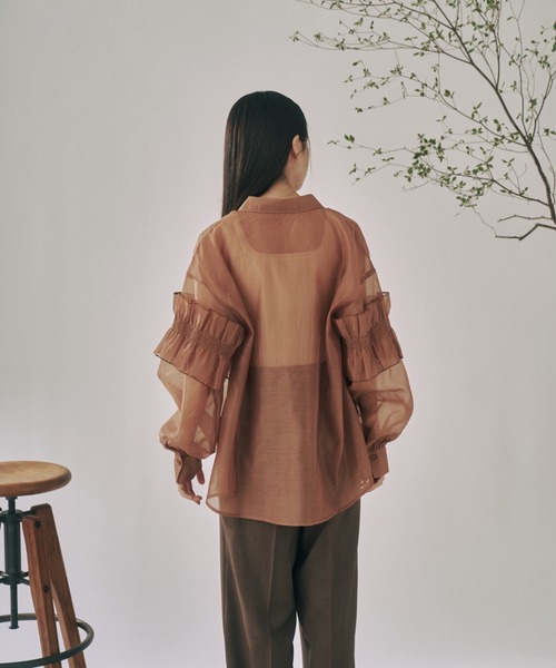 moi tytto(モイテュット)の「シアーフリルシャツ(シャツ/ブラウス・レディース・ナチュラル/ブラウン・FREE)」の10枚目の写真