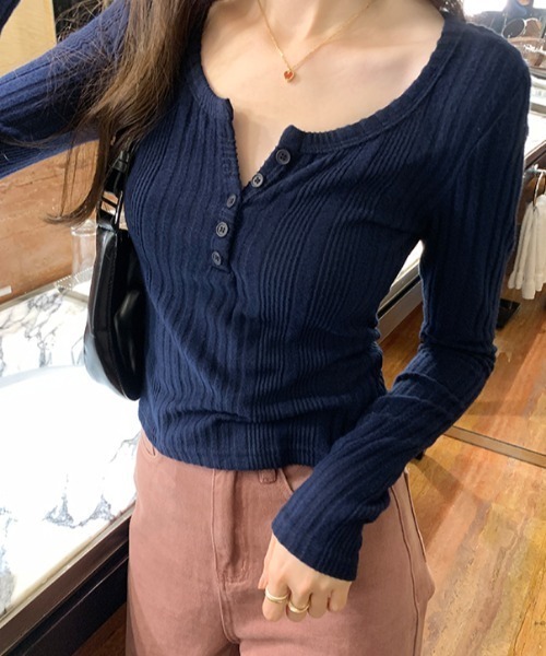 SHEPP（シープ）の「【お気に入り数3.2万人突破!/新色ライトグレー追加】ハーフボタン ヘンリーネック リブカットソー ニットソー（Tシャツ/カットソー・レディース・アイボリー/ピンクベージュ/ネイビー/グレー/ライトグレー・M/L）」の4枚目の写真