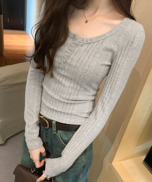 SHEPP（シープ）の「【お気に入り数3.2万人突破!/新色ライトグレー追加】ハーフボタン ヘンリーネック リブカットソー ニットソー（Tシャツ/カットソー・レディース・アイボリー/ピンクベージュ/ネイビー/グレー/ライトグレー・M/L）」の2枚目の写真