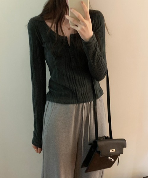 SHEPP（シープ）の「【お気に入り数3.2万人突破!/新色ライトグレー追加】ハーフボタン ヘンリーネック リブカットソー ニットソー（Tシャツ/カットソー・レディース・アイボリー/ピンクベージュ/ネイビー/グレー/ライトグレー・M/L）」の13枚目の写真