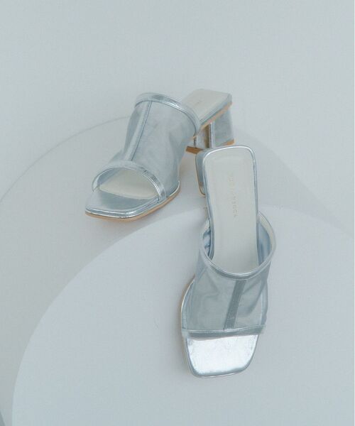 YECCA VECCA(イェッカヴェッカ)の「シアーミュールサンダル(サンダル・レディース・アイボリー/ブラック/シルバー・M/L)」の20枚目の写真