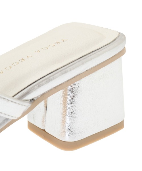 YECCA VECCA(イェッカヴェッカ)の「シアーミュールサンダル(サンダル・レディース・アイボリー/ブラック/シルバー・M/L)」の15枚目の写真