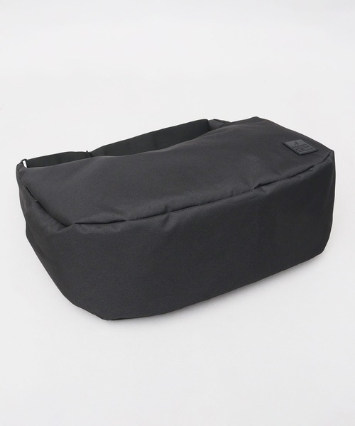 KANGOL（カンゴール）の「ラバータグ 大容量 ビッグラウンドショルダーバッグ L A4・B4収納対応モデル（ショルダーバッグ・メンズ・ブラック系その他/ブラック・FREE）」の5枚目の写真