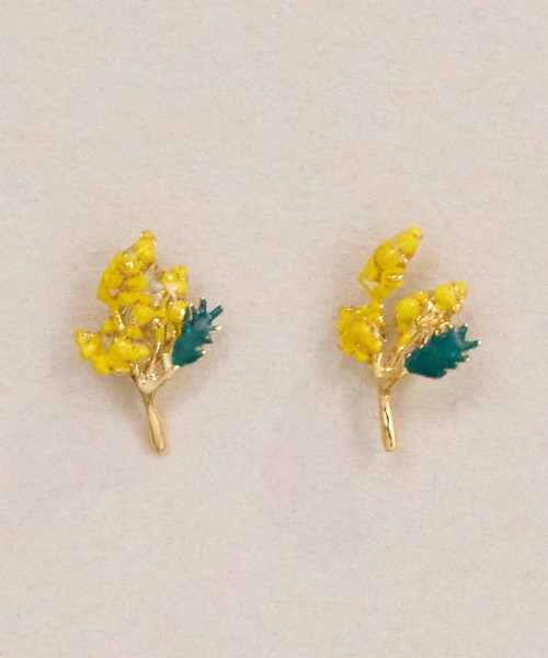 Zoule(ゾーラ)の「Zoule ゾーラ:FLOWER LETTER SERIES flower letter3 花言葉 カラー ミモザ 桜 ピアス(ピアス(両耳用)・レディース・ピンク/ホワイト/イエロー・FREE)」の2枚目の写真
