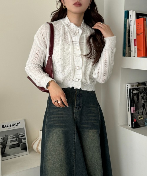 efill(エフィル)の「ショート丈 パール 花びら カーディガン(カーディガン/ボレロ・レディース・ホワイト・FREE)」の2枚目の写真