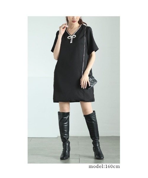 Sawa a la mode(サワアラモード)の「Vネックビジューリボンミニワンピース(ワンピース・レディース・ブラック・FREE)」の2枚目の写真