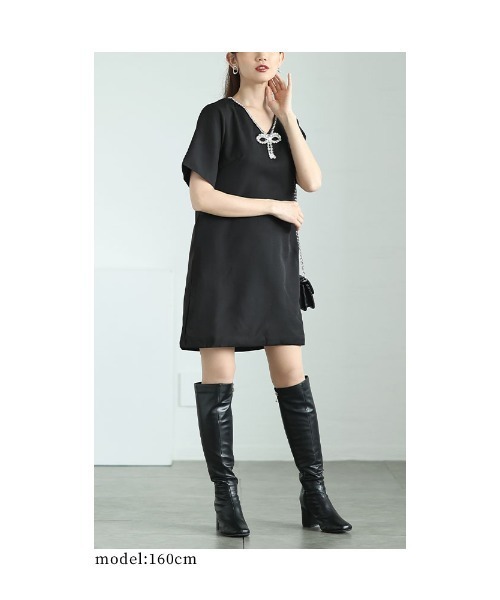 Sawa a la mode(サワアラモード)の「Vネックビジューリボンミニワンピース(ワンピース・レディース・ブラック・FREE)」の18枚目の写真