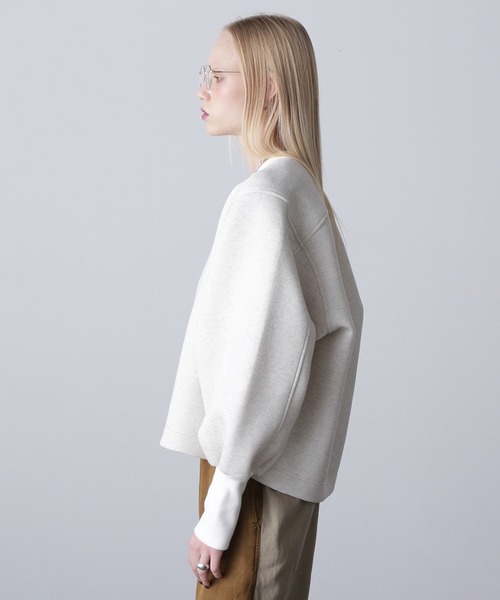 ROSE BUD(ローズバッド)の「(mici)BACK VOLUME TOP(スウェット・レディース・ホワイト/ブラック・ONE SIZE)」の3枚目の写真