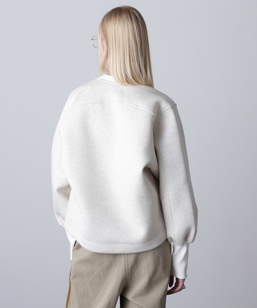 ROSE BUD(ローズバッド)の「(mici)BACK VOLUME TOP(スウェット・レディース・ホワイト/ブラック・ONE SIZE)」の4枚目の写真