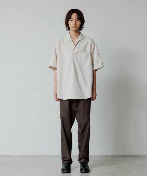 ADAM ET ROPE'(アダムエロペ)の「【WEB限定】リネンライク フロントタック スキッパーシャツ / 防シワ / ユニセックス(シャツ/ブラウス・メンズ・オフホワイト/ブラウン系その他2/ブラック・M/L)」の22枚目の写真