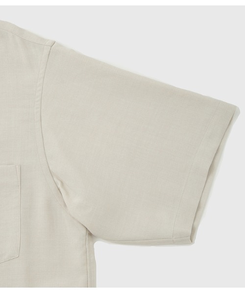 ADAM ET ROPE'(アダムエロペ)の「【WEB限定】リネンライク フロントタック スキッパーシャツ / 防シワ / ユニセックス(シャツ/ブラウス・メンズ・オフホワイト/ブラウン系その他2/ブラック・M/L)」の11枚目の写真