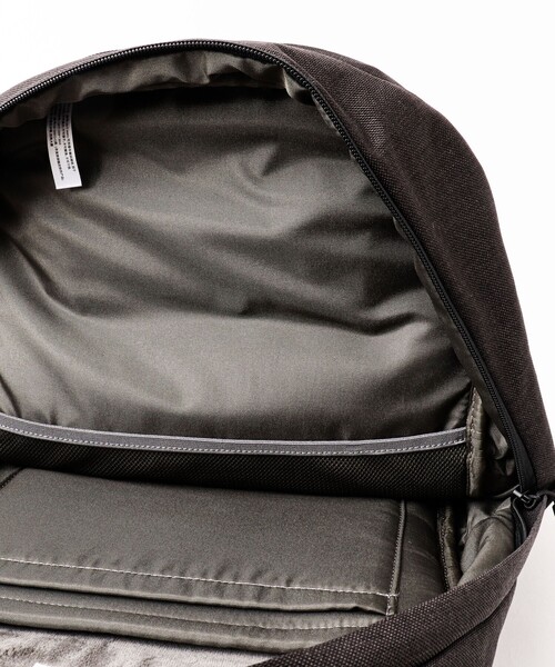 incase(インケース)の「【Incase/インケース】Crosstown Compact Backpack(バックパック/リュック・メンズ・ブラック・FREE)」の5枚目の写真