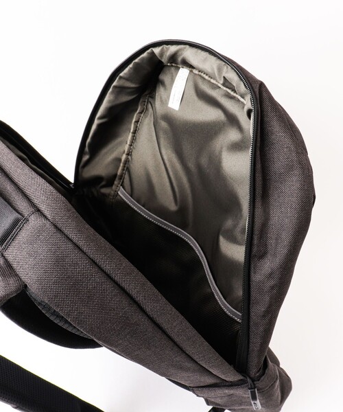 incase(インケース)の「【Incase/インケース】Crosstown Compact Backpack(バックパック/リュック・メンズ・ブラック・FREE)」の6枚目の写真