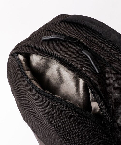 incase(インケース)の「【Incase/インケース】Crosstown Compact Backpack(バックパック/リュック・メンズ・ブラック・FREE)」の9枚目の写真