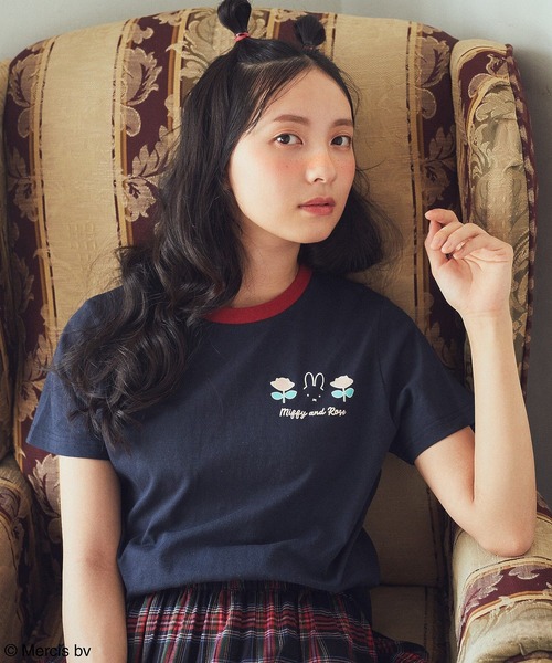earth music&ecology(アースミュージックアンドエコロジー)の「miffy/earth Rose ringer Tee(Tシャツ/カットソー・レディース・クリーム/ネイビー・FREE)」の2枚目の写真