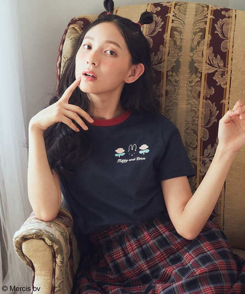 earth music&ecology(アースミュージックアンドエコロジー)の「miffy/earth Rose ringer Tee(Tシャツ/カットソー・レディース・クリーム/ネイビー・FREE)」の3枚目の写真