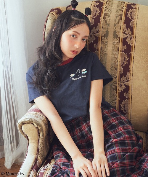 earth music&ecology(アースミュージックアンドエコロジー)の「miffy/earth Rose ringer Tee(Tシャツ/カットソー・レディース・クリーム/ネイビー・FREE)」の5枚目の写真