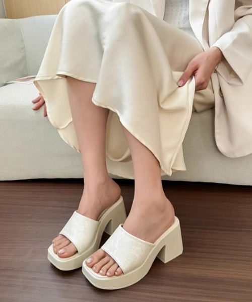 Miniministore(ミニミニストア)の「ミュールサンダル 花柄 レディース 夏(サンダル・レディース・ブラック/アイボリー/カーキ・24.0cm/24.5cm/25.0cm/22.5cm/23.0cm/23.5cm)」の4枚目の写真
