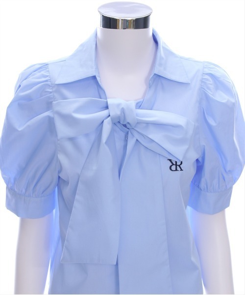 clear（クリア）の「ビッグリボンワンポイント刺繍半袖ブラウス[オフィスカジュアル 着回し抜群 大人 ガーリー]（シャツ/ブラウス・レディース・ピンク/サックスブルー/オフホワイト・F）」の16枚目の写真