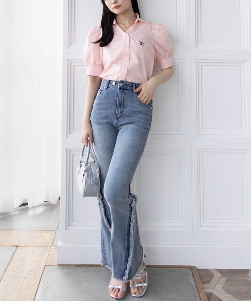 clear（クリア）の「ビッグリボンワンポイント刺繍半袖ブラウス[オフィスカジュアル 着回し抜群 大人 ガーリー]（シャツ/ブラウス・レディース・ピンク/サックスブルー/オフホワイト・F）」の8枚目の写真