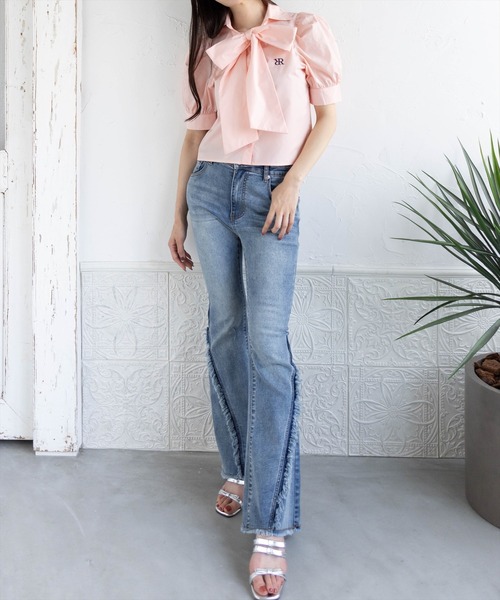 clear（クリア）の「ビッグリボンワンポイント刺繍半袖ブラウス[オフィスカジュアル 着回し抜群 大人 ガーリー]（シャツ/ブラウス・レディース・ピンク/サックスブルー/オフホワイト・F）」の7枚目の写真