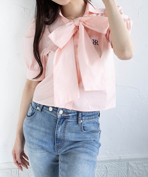 clear（クリア）の「ビッグリボンワンポイント刺繍半袖ブラウス[オフィスカジュアル 着回し抜群 大人 ガーリー]（シャツ/ブラウス・レディース・ピンク/サックスブルー/オフホワイト・F）」の6枚目の写真