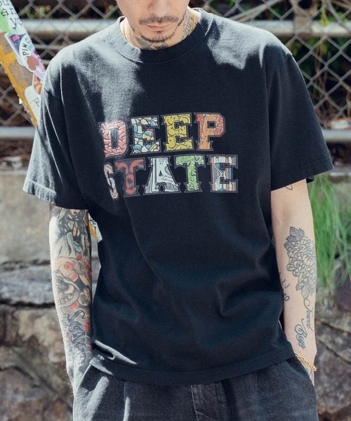 Subciety(サブサエティ)の「Deep state tee(Tシャツ/カットソー・メンズ・ゴールド/ブラック/ホワイト・SMALL/MEDIUM/LARGE/X-LARGE/XX-LARGE)」の3枚目の写真