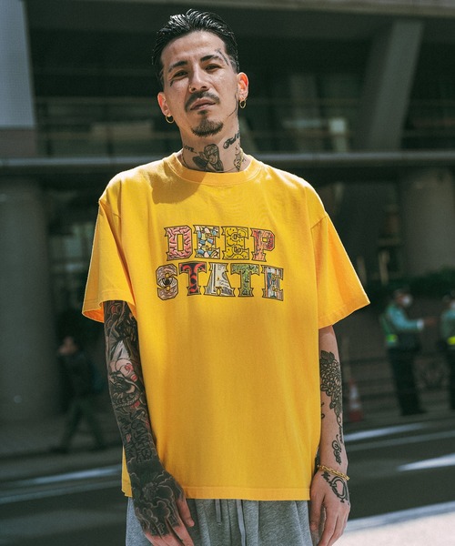 Subciety(サブサエティ)の「Deep state tee(Tシャツ/カットソー・メンズ・ゴールド/ブラック/ホワイト・SMALL/MEDIUM/LARGE/X-LARGE/XX-LARGE)」の4枚目の写真