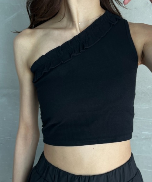 tolene(トレネ)の「カップ付き フリル ワンショルダー クロップドトップス(Tシャツ/カットソー・レディース・ブラック/ホワイト/チャコール・FREE)」の3枚目の写真