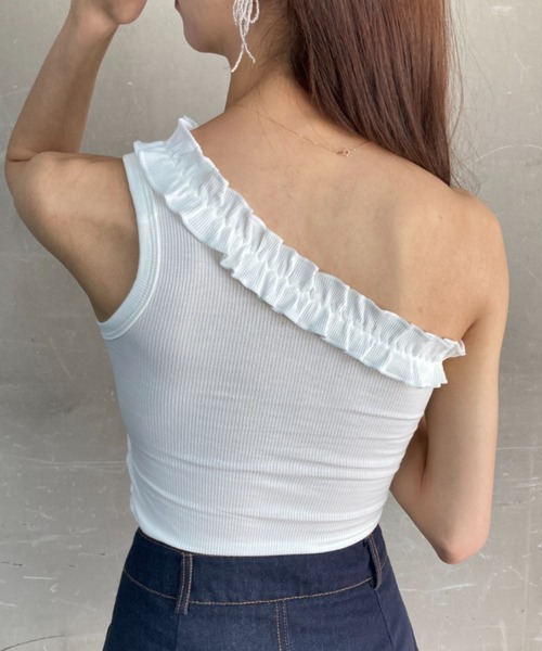 tolene(トレネ)の「カップ付き フリル ワンショルダー クロップドトップス(Tシャツ/カットソー・レディース・ブラック/ホワイト/チャコール・FREE)」の11枚目の写真