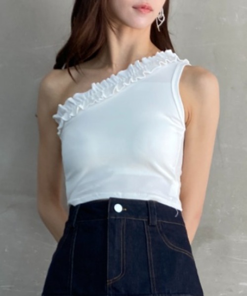 tolene(トレネ)の「カップ付き フリル ワンショルダー クロップドトップス(Tシャツ/カットソー・レディース・ブラック/ホワイト/チャコール・FREE)」の7枚目の写真