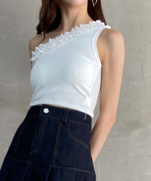 tolene(トレネ)の「カップ付き フリル ワンショルダー クロップドトップス(Tシャツ/カットソー・レディース・ブラック/ホワイト/チャコール・FREE)」の8枚目の写真