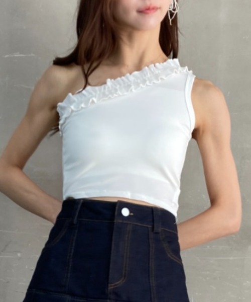 tolene(トレネ)の「カップ付き フリル ワンショルダー クロップドトップス(Tシャツ/カットソー・レディース・ブラック/ホワイト/チャコール・FREE)」の9枚目の写真