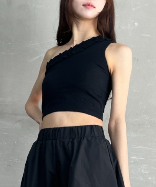 tolene(トレネ)の「カップ付き フリル ワンショルダー クロップドトップス(Tシャツ/カットソー・レディース・ブラック/ホワイト/チャコール・FREE)」の15枚目の写真