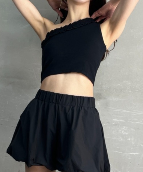 tolene(トレネ)の「カップ付き フリル ワンショルダー クロップドトップス(Tシャツ/カットソー・レディース・ブラック/ホワイト/チャコール・FREE)」の17枚目の写真