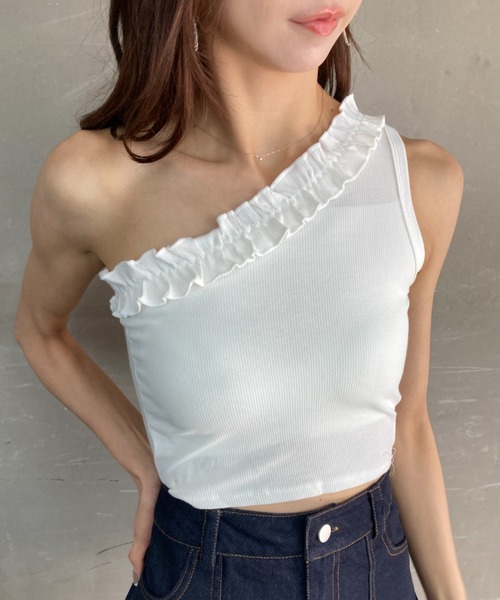 tolene(トレネ)の「カップ付き フリル ワンショルダー クロップドトップス(Tシャツ/カットソー・レディース・ブラック/ホワイト/チャコール・FREE)」の6枚目の写真