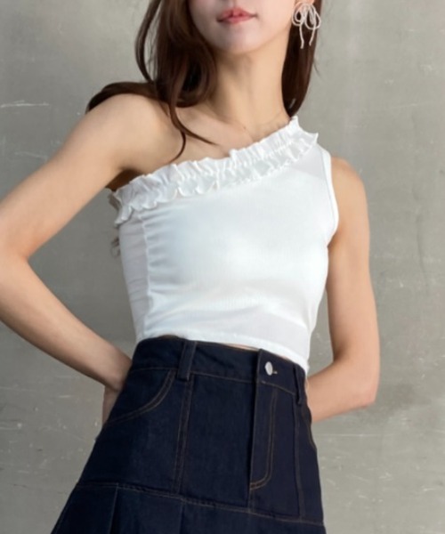 tolene(トレネ)の「カップ付き フリル ワンショルダー クロップドトップス(Tシャツ/カットソー・レディース・ブラック/ホワイト/チャコール・FREE)」の10枚目の写真