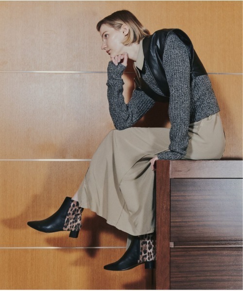 HIMIKO（ヒミコ）の「【HIMIKO】【撥水】ポインテッドトゥショートブーツ/651402（ブーツ・レディース・ゴールド/ブラック/ブラック系その他・22.0cm/23.0cm/24.0cm/25.5cm/22.5cm/23.5cm/24.5cm/25.0cm）」の3枚目の写真