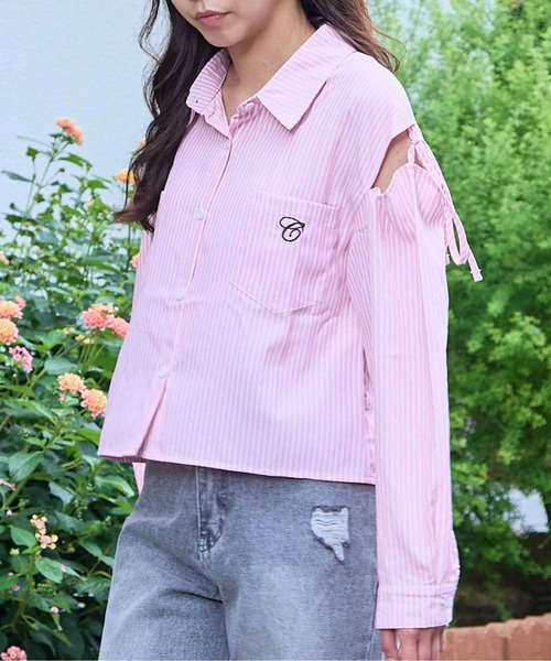 GORGE(ゴージ)の「《オープンショルダー×リボン》レディース シャツブラウス 抜け感トップス 春夏秋(シャツ/ブラウス・レディース・オフホワイト/ホワイト×ブラック/ブルー/ピンク・F)」の4枚目の写真