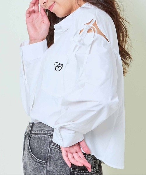 GORGE(ゴージ)の「《オープンショルダー×リボン》レディース シャツブラウス 抜け感トップス 春夏秋(シャツ/ブラウス・レディース・オフホワイト/ホワイト×ブラック/ブルー/ピンク・F)」の11枚目の写真