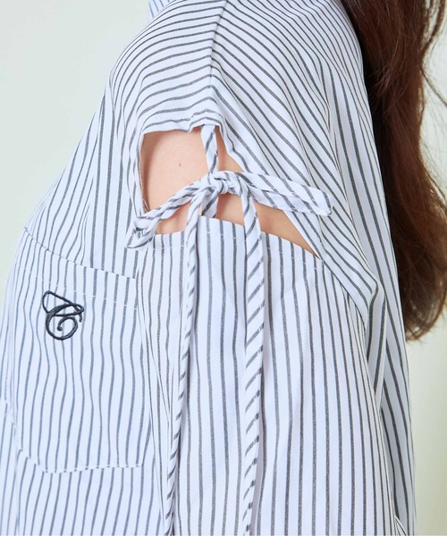 GORGE(ゴージ)の「《オープンショルダー×リボン》レディース シャツブラウス 抜け感トップス 春夏秋(シャツ/ブラウス・レディース・オフホワイト/ホワイト×ブラック/ブルー/ピンク・F)」の21枚目の写真