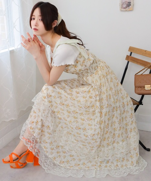 pumpkin port(パンプキンポート)の「肩リボン 花柄裾レースフリル キャミワンピース(ワンピース・レディース・ブラック/アイボリー・M)」の2枚目の写真