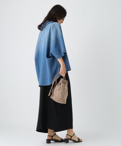 Elura（エルーラ）の「デニム5分袖シャツ / 581939（シャツ/ブラウス・レディース・ネイビー/ブルー・FREE）」の3枚目の写真