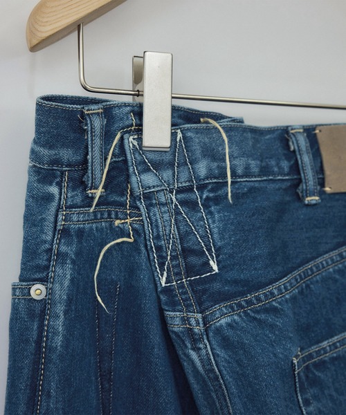 KURO（クロ）の「【KURO for SALON（クロ）】別注クロスデニムパンツ（デニムパンツ・レディース・ブルー系その他4・25/26/27/28/29）」の10枚目の写真