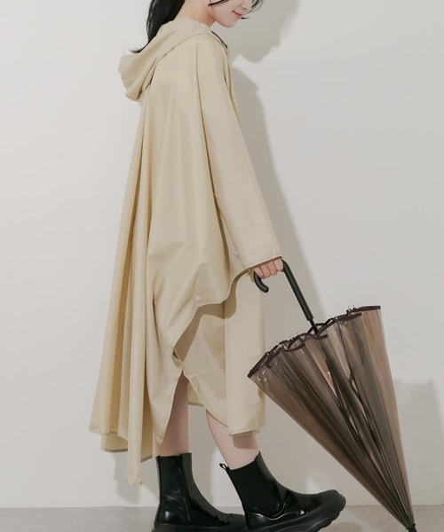 SMELLY（スメリー）の「Wpc.　ユニセックス バイカラーパッカブルポンチョ（ポンチョ・レディース・ベージュ/カーキ・ONE）」の6枚目の写真