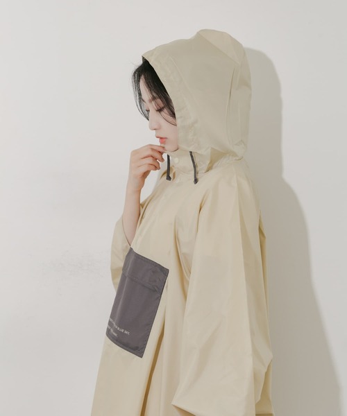 SMELLY（スメリー）の「Wpc.　ユニセックス バイカラーパッカブルポンチョ（ポンチョ・レディース・ベージュ/カーキ・ONE）」の17枚目の写真