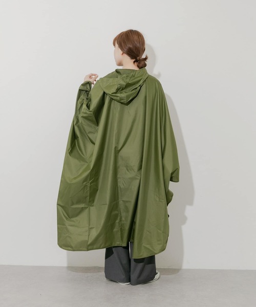 SMELLY（スメリー）の「Wpc.　ユニセックス バイカラーパッカブルポンチョ（ポンチョ・レディース・ベージュ/カーキ・ONE）」の20枚目の写真